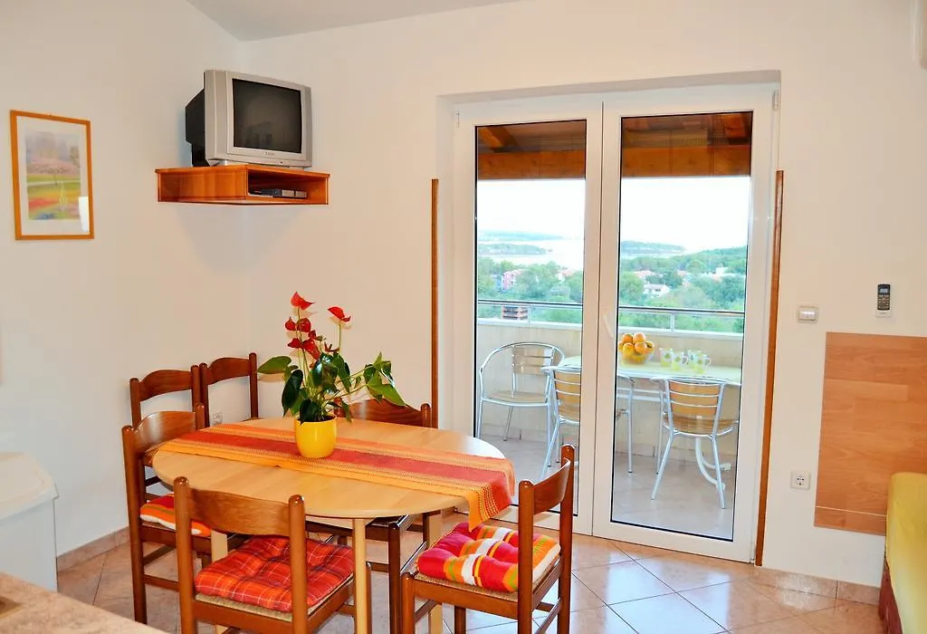 Apartments Tanja Premantura 0*,