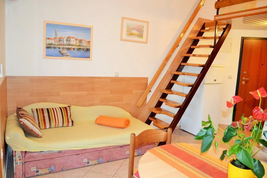 Apartments Tanja Premantura 0*,